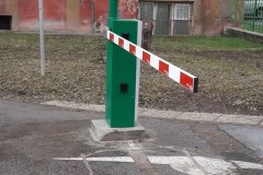 Parkovací systém Green Center- vjazdová / výjazdová závora. Otváranie cez čip a anténou s dlhým dosahom.