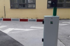 Parkovací systém Green Center - vjazdová / výjazdová závora. Otváranie cez čip a anténou s dlhým dosahom.